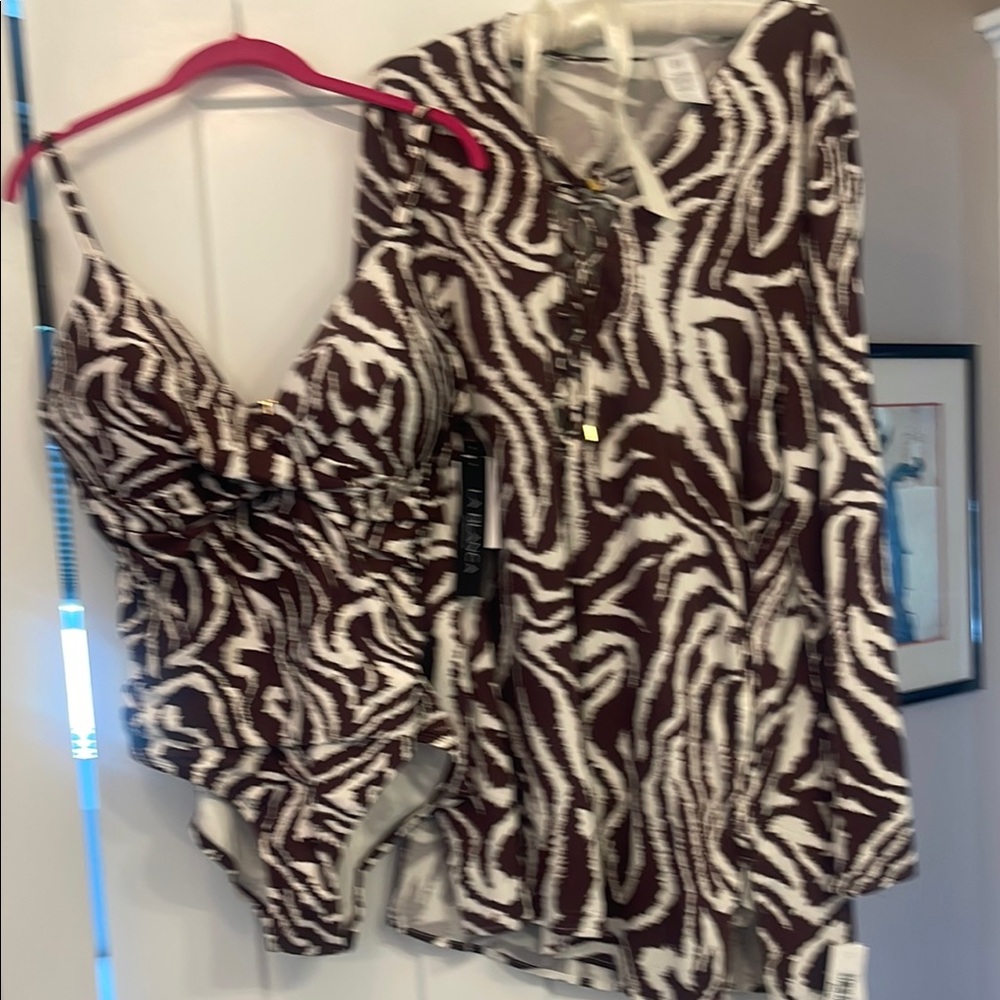 La Blanca Brown and White Graphic Bodysuit Swimwear